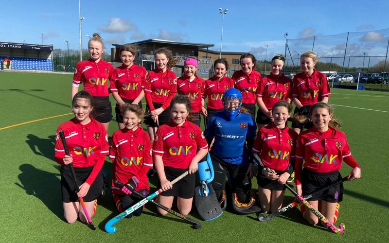 Oak IOM Sponsor U18 Hockey Team
